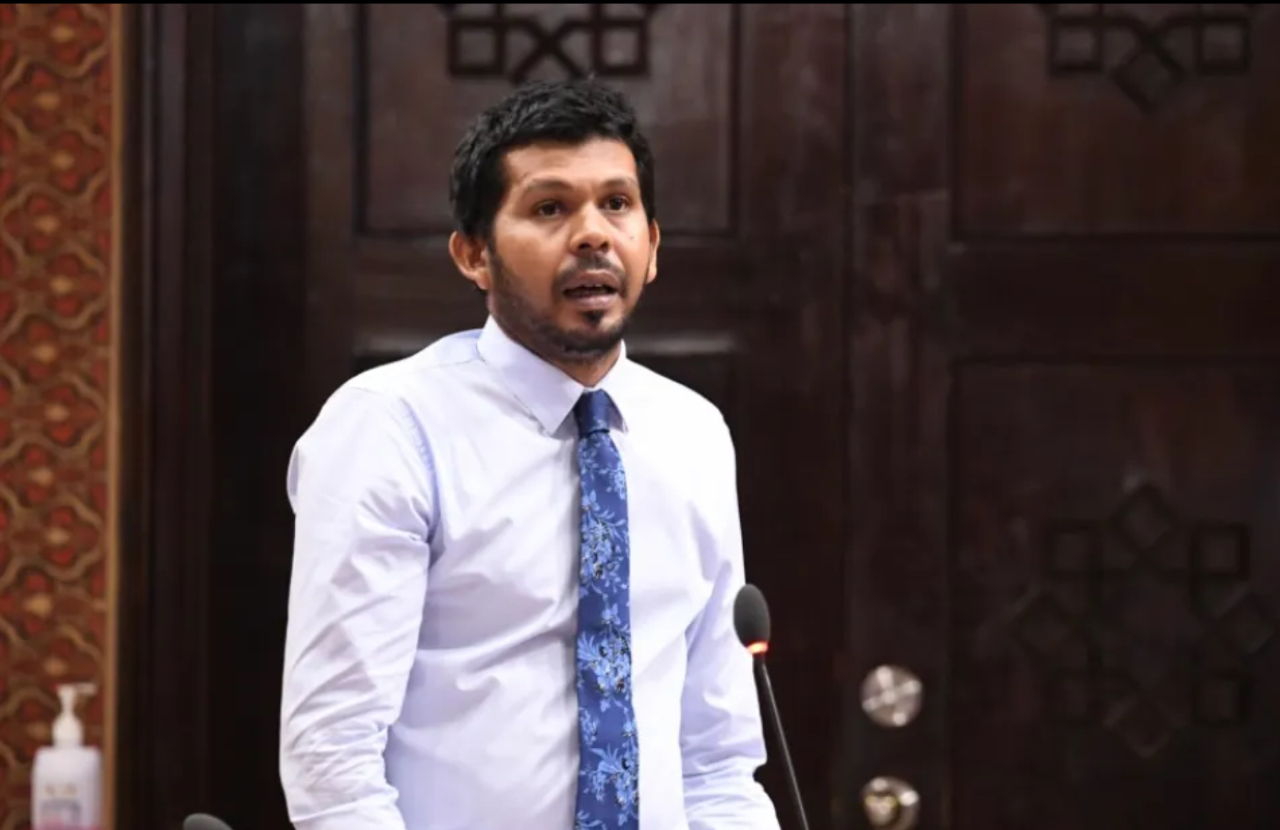 ގުޅެންޖެހުނު ބަޔަކާ ގުޅިގެން މިސަރުކާރު ބަލިކުރާނަން: ޑިމޮކްރެޓްސް