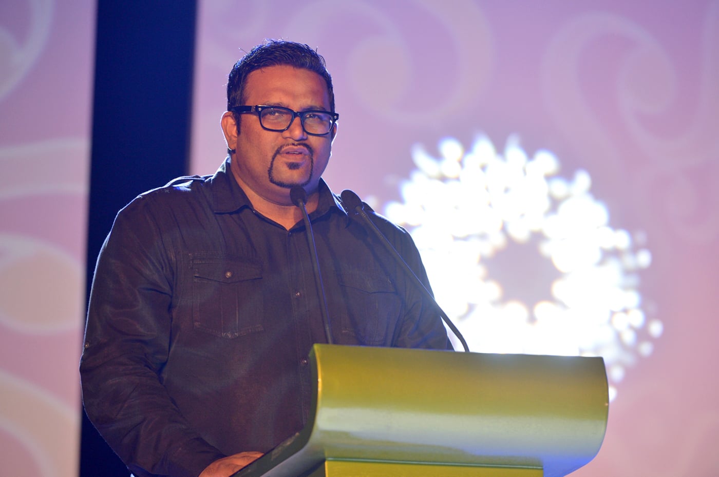 އާރަށުގެ މައްސަލަ: އަދީބު ވިދާޅުވީ ރަށުގެ އަގު ކުޑަކުރީ ރައީސް ޔާމީން އަންގަވައިގެންކަމަށް