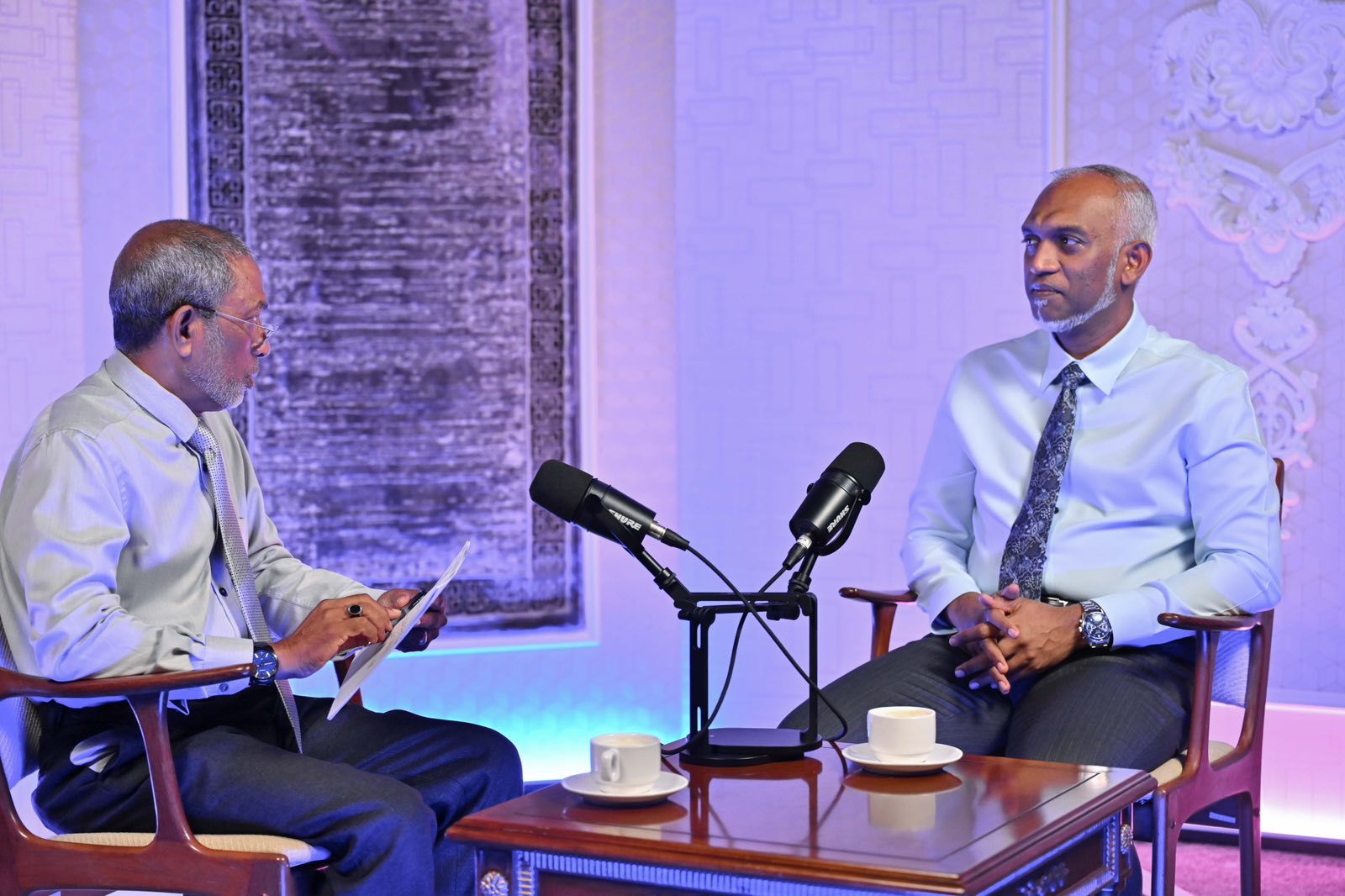 ރައްޔިތުންނާއެކު ޕޮޑްކާސްޓުގައި ރައީސް. ފޮޓޯ: ރައިސް އޮފީސް