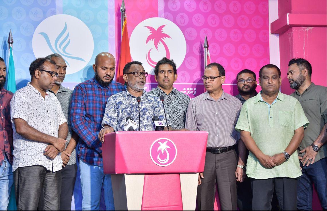 އަބްދުއްރަހީމް އިދިކޮޅުގެ ހަރަކާތެއްގައި ވާހަކަ ދައްކަވަނީ