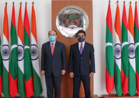 Foreign Secretary of the Maldives Abdul Ghafoor Mohamed and the Foreign Secretary of India Harsh Vardhan Shringla.