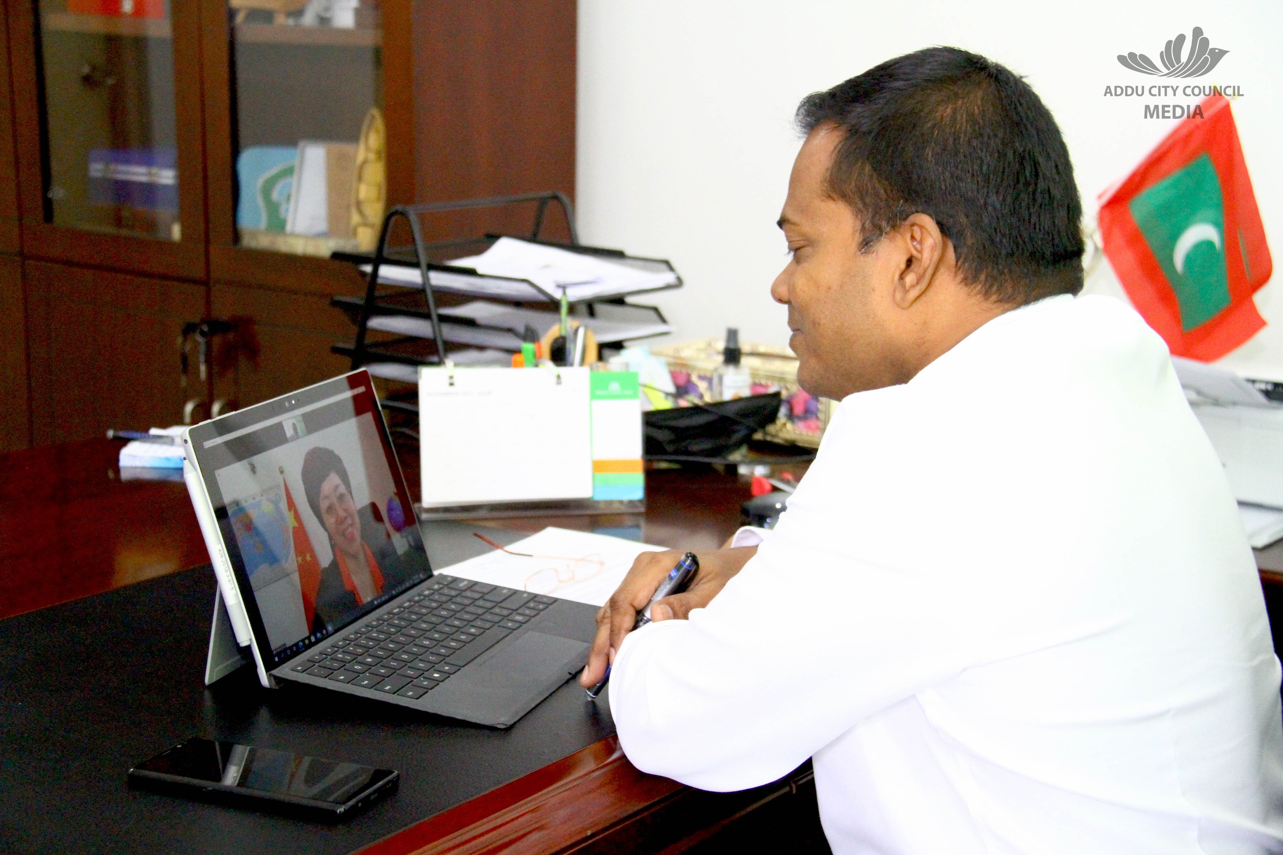 ޗައިނާ ސަފީރު އައްޑޫއާއި, ފުވައްމުލައް ސިޓީގެ މޭޔަރުންނާ ބައްދަލު ކުރަށްވައިފި