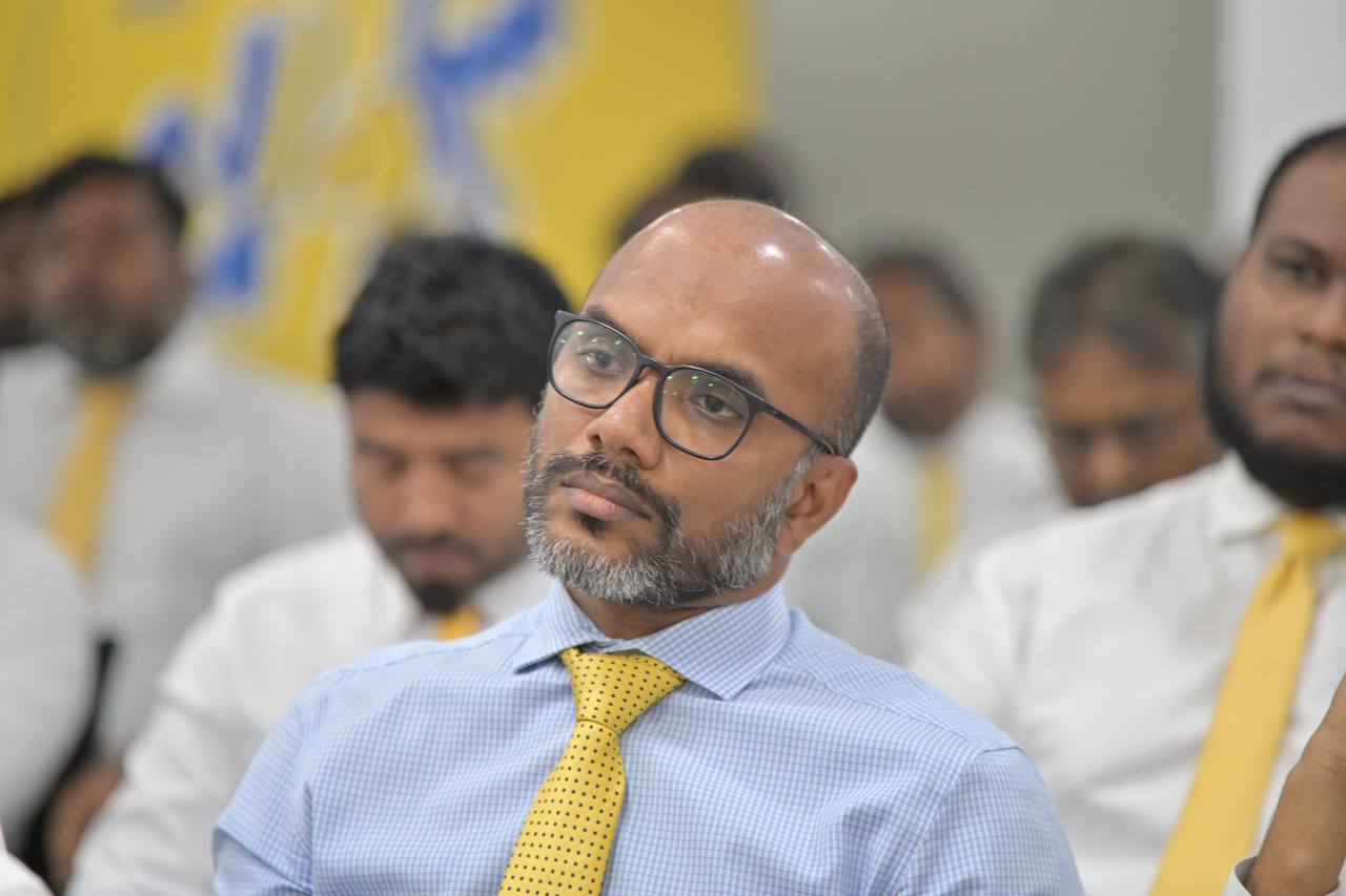 ރައީސްގެ އާއިލީ ކުންފުނިން 24 މިލިއަނަށް ކްލަބްތައް ސްޕޮންސަރ ކުރިގޮތް ކިޔައިދޭން އަމީރު ގޮވާލައްވައިފި