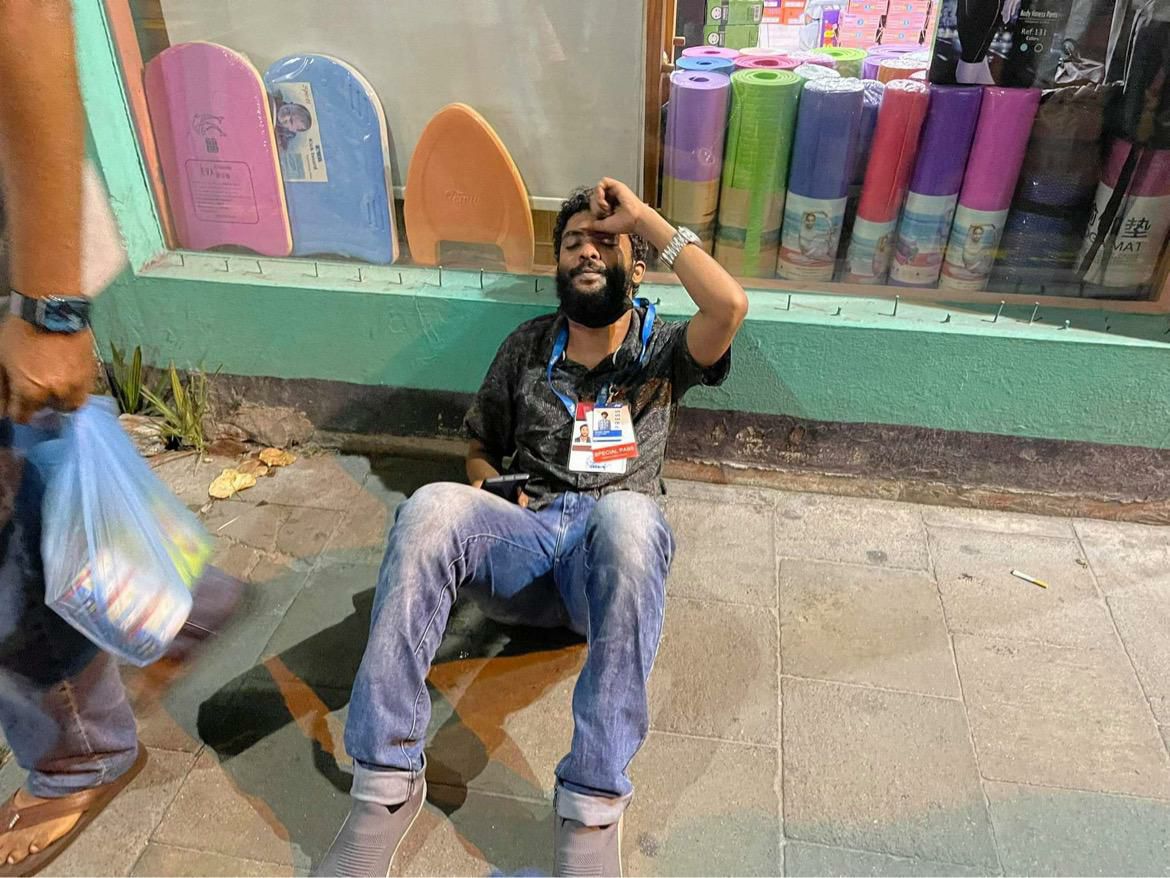 ފުލުހުން ބާރުގެ ބޭނުންކޮށް މުޒާހަރާގެ ބައިވެރިންނަށާ ނޫސްވެރިންނަށް އަނިޔާކުރި: އިދިކޮޅު