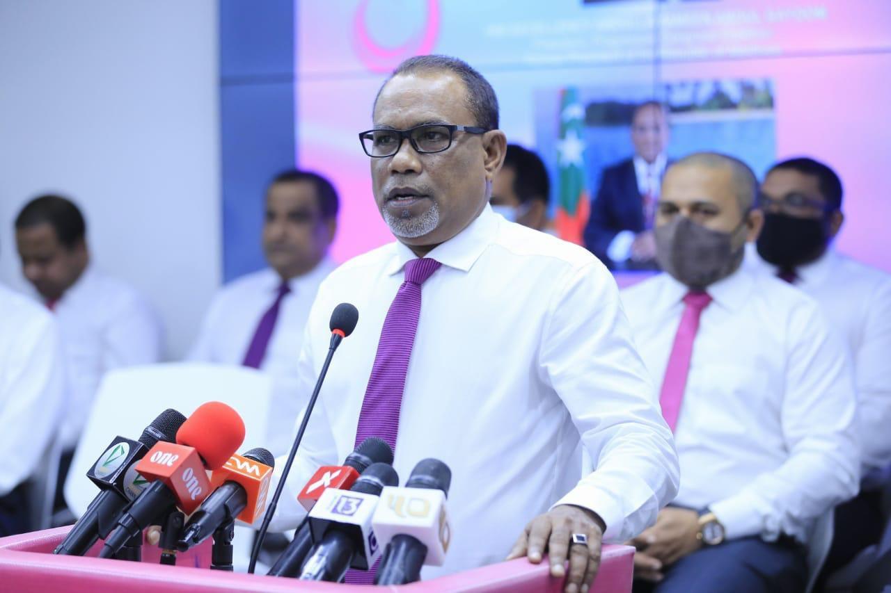 އިކޮޅު ކޯލިޝަންގެ ނޫސްވެރިންގެ ބައްދަލުވުމެއްގައި އަބްދުއްރަހީމް، ނޫސްވެރިންނަށް މައުލޫމާތު ދެއްވަނީ