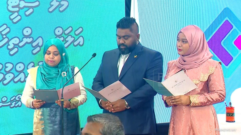 މާލޭ ސިޓީ ކައުންސިލަށް އިންތިޚާބުވި އާ ކައުންސިލަރުން ހުވާކުރުން-- ފޮޓޯ/ ޕީއެސްއެމް ނިއުސް