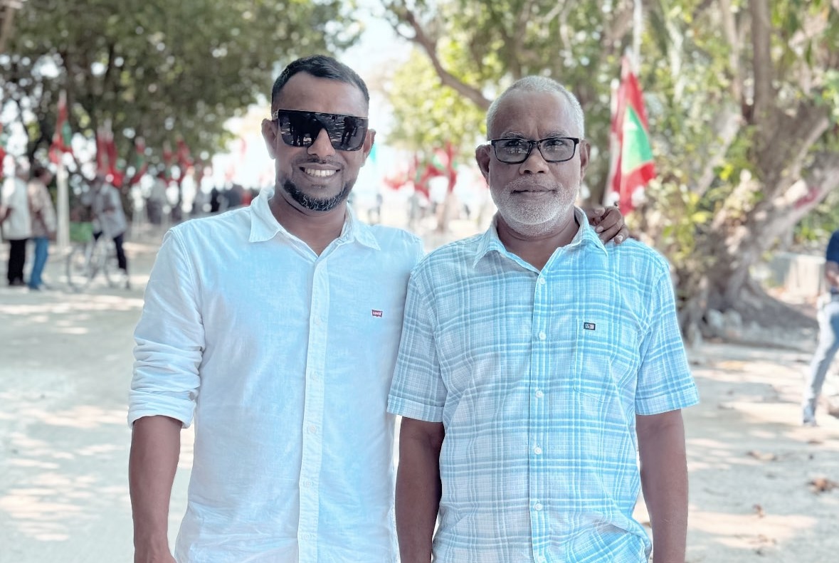 މަޖިލީސް ރައީސް އަބްދުއްރަޙީމް (ކ) އާއި ދަރިކަލުން ފައިސަލް (ވ)