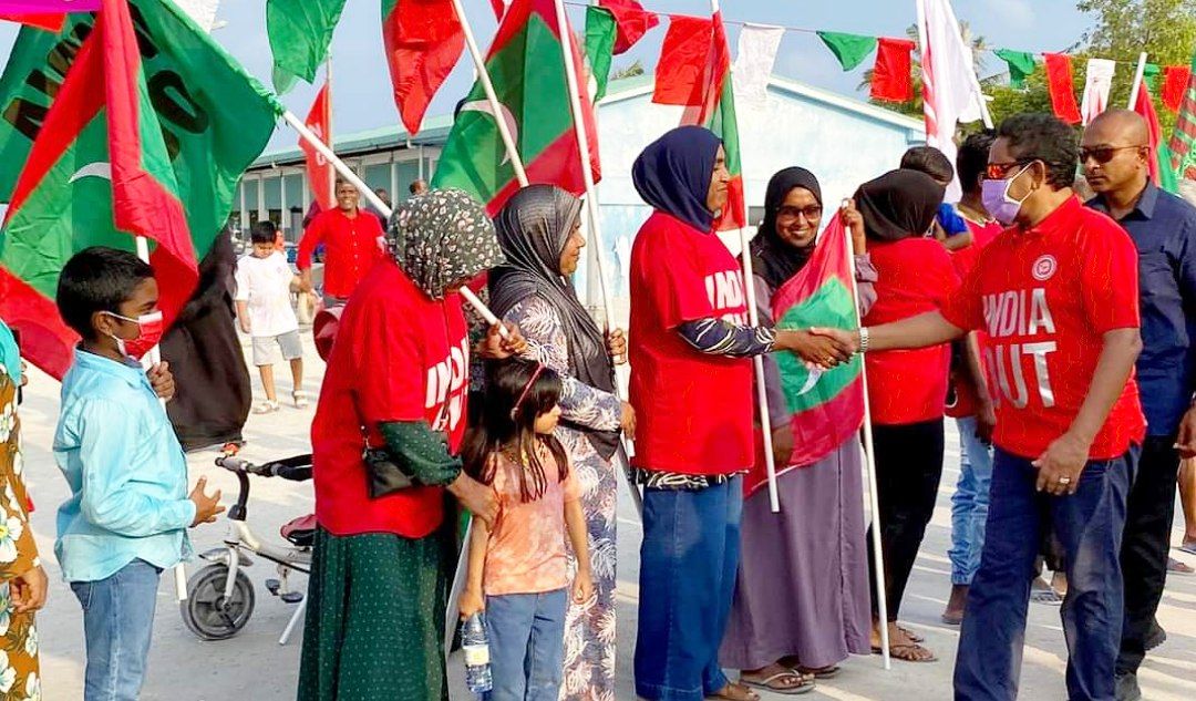 ރައިސް ޔާމީން ނައިފަރުގައި..