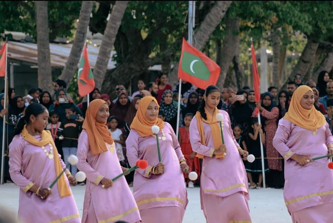 ރާއްޖޭގެ ރަށެއްގައި އީދު ފާހަގަކުރަނީ.