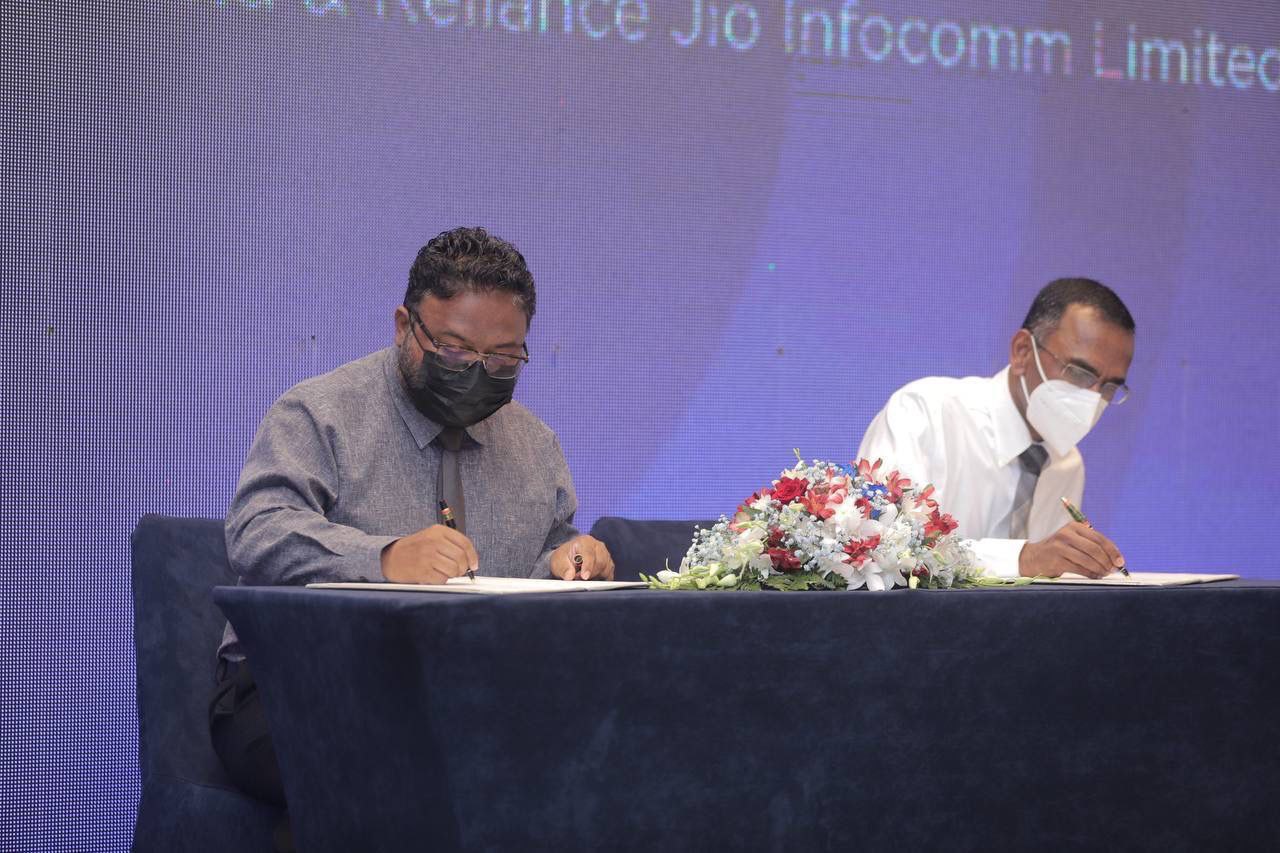 ސަރުކާރުން ރާއްޖޭގައި އަޅާ ފުރަތަމަ ސަބްމެރިން ކޭބަލްގެ އެއްބަސްވުމުގައި ސޮއިކޮށްފި