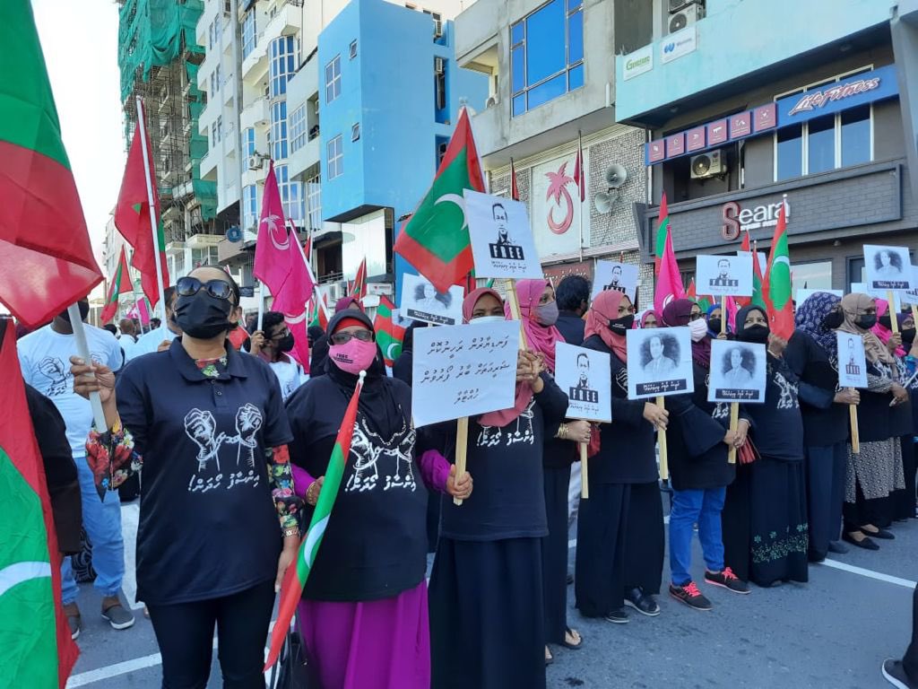 ގޭގެ ކުޑަދޮރުން ބޭރަށް ބޯ ދިއްކޮށްލެއްވުމަކީ ޤާނޫނީ ގޮތުން މަނާ ކަމެއް ނޫން - އިދިކޮޅު