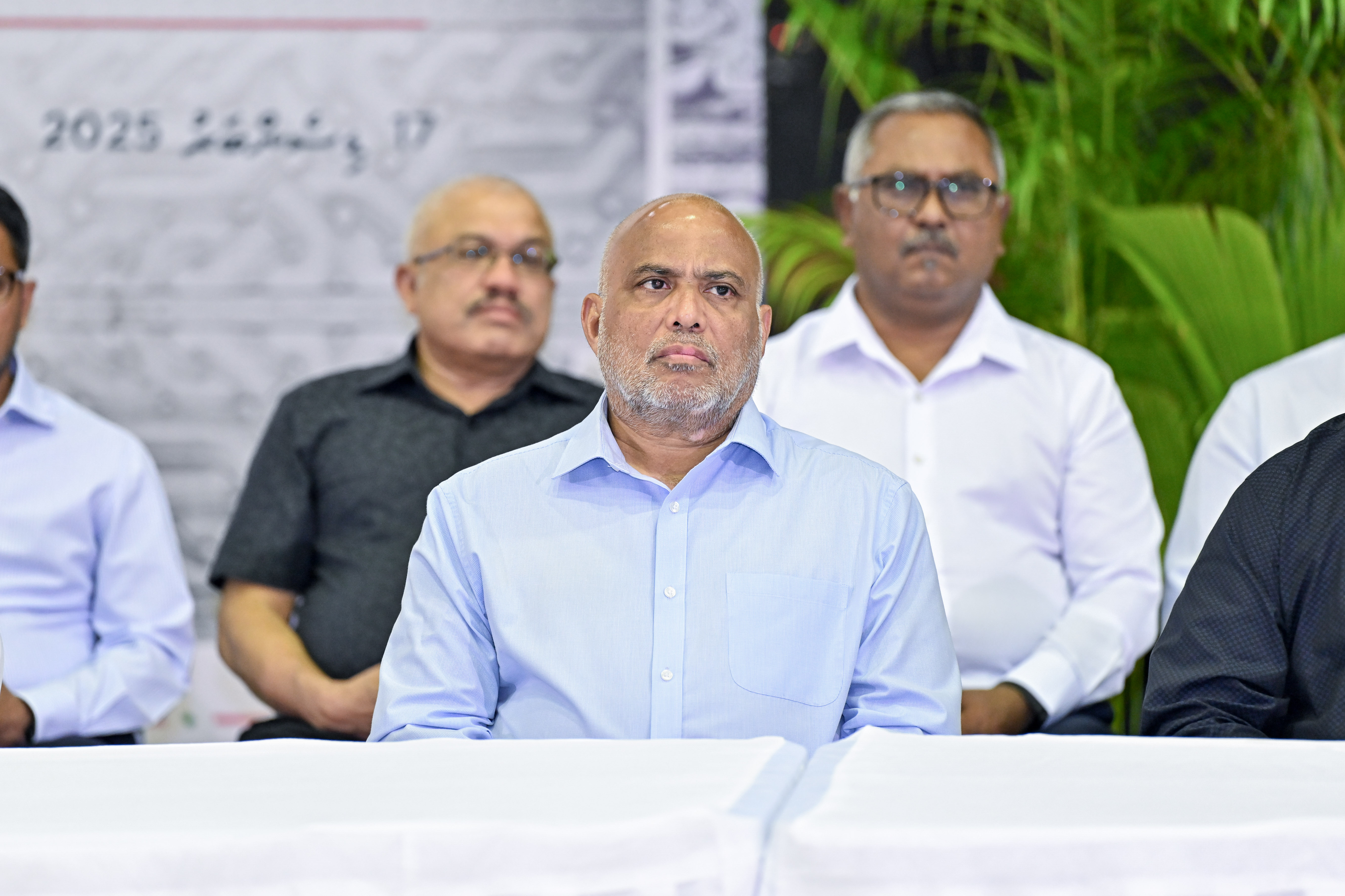 ދަރިވަރުން ލާރިނުލިބި ވާނުވާގައި؛ ރައީސްގެ މަންދޫބެއްގެ ގޮތުގައި ވަޒީރު ބަންގާޅަށް