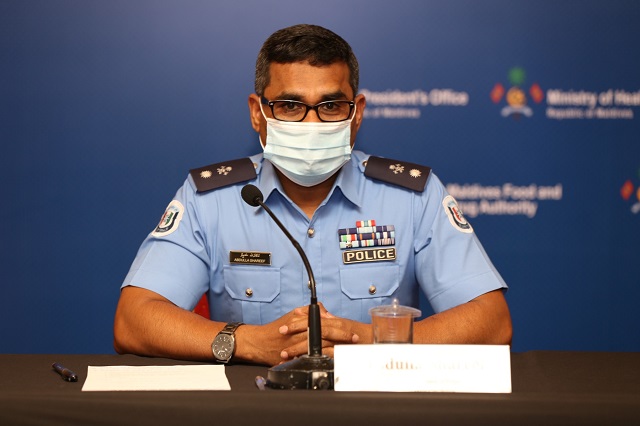 ޑިއުޓީއަށް މީހުން އުފުލާއިރު މަސައްކަތްކުރާ ތަނުގެ ލިޔުމެއް ގެންގުޅެން ފުލުހުން އިލްތިމާސްކޮށްފި