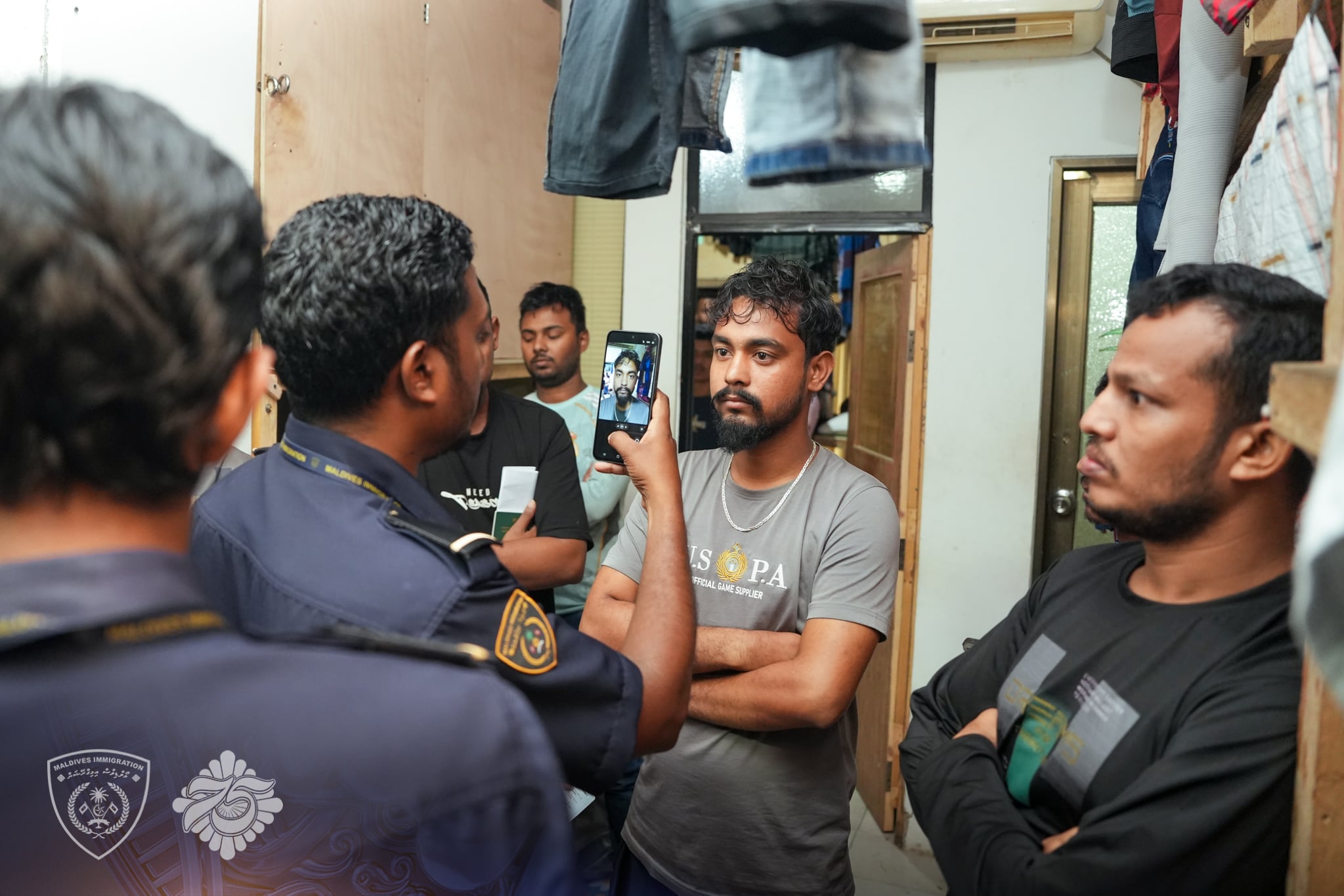 ޤަވާއިދާ ޚިލާފަށް އުޅޭ ބިދޭސީން ހުއްޓުވުމަށް އިމިގްރޭޝަނުން ކުރަމުންދާ މަސައްކަތް