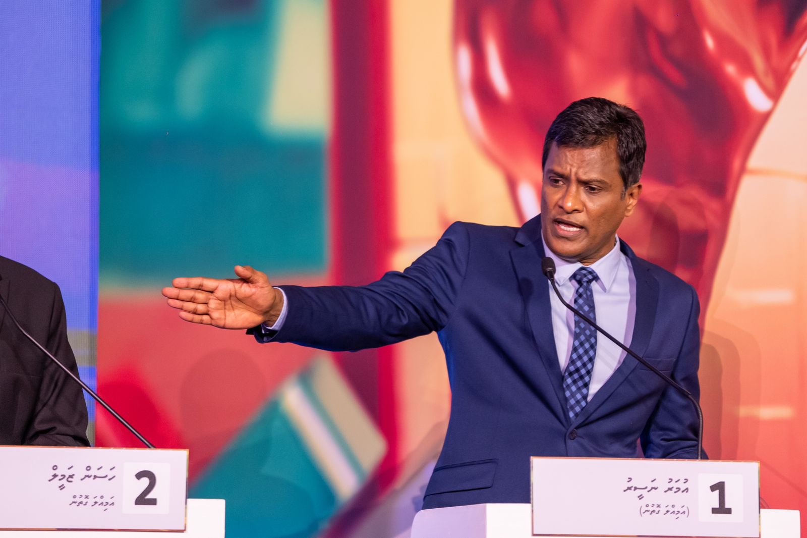 ސިޔާސީ ޕާޓީތައް މިހާރު ވެފައިވަނީ ޤައުމުގެ ކުރިމަގަށް އެޅޭ ހުރަކަށް: ޢުމަރު
