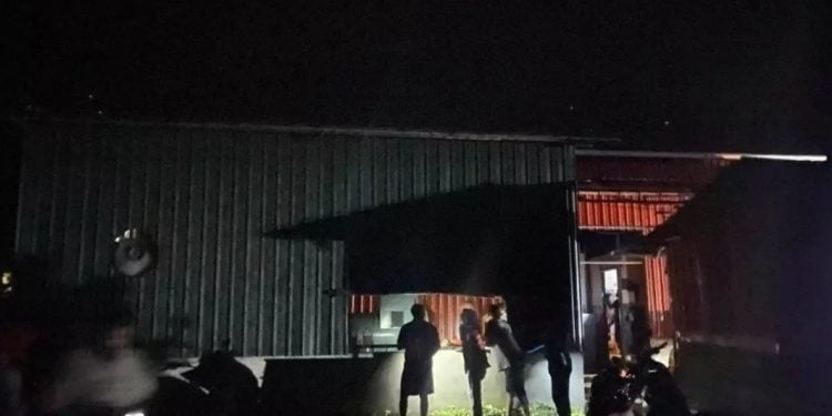 ތިނަދޫ އިންޖީނުގޭގައި އަލިފާނުގެ ހާދިސާއެއް ހިނގައި ރަށުގައި ކަރަންޓެއް ނެތް