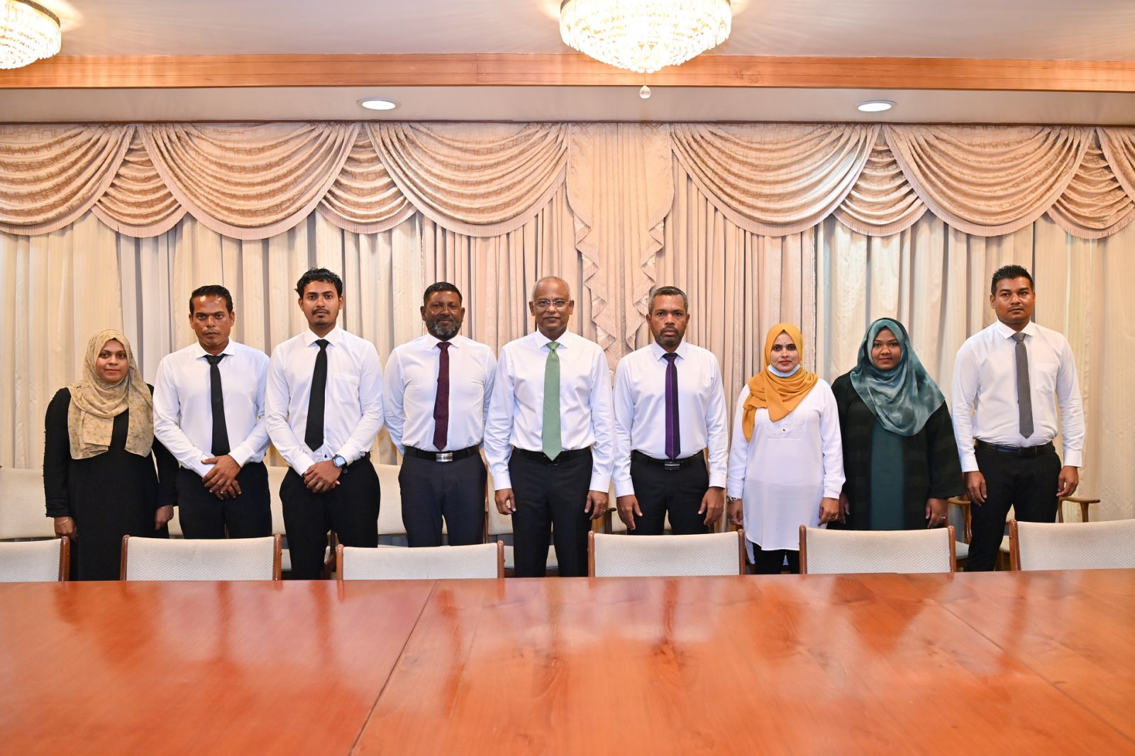 މިއަދު ރައީސް އޮފީހުގައި އޮތް ބައްދަލުވުމުގެ ތެރެއިން --