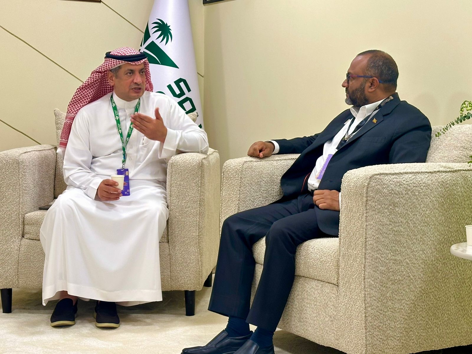 މިނިސްޓަރ ޝަހީމް ސައުދީ އެއާލައިންގެ އިސް ބޭފުޅުންނާ ބައްދަލުކުރައްވައިފި