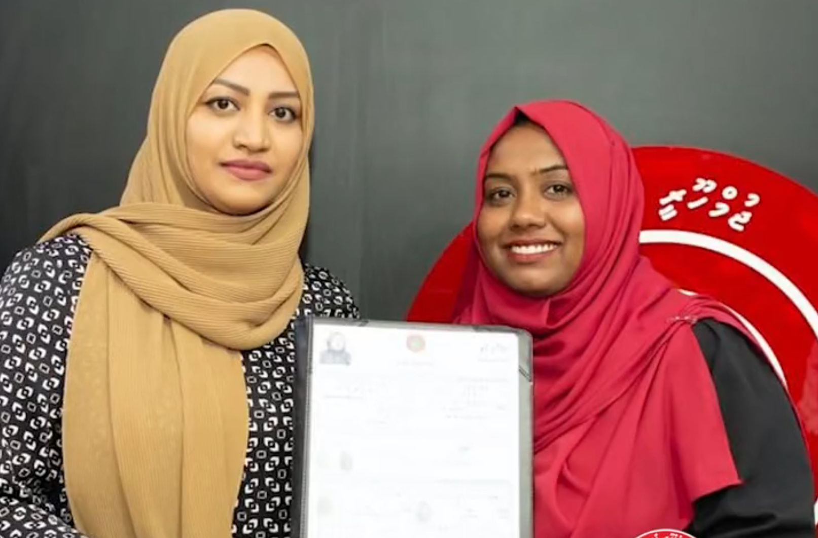 ޖޭޕީއާ އަލަށްގުޅުނު މެމްބަރުންގެ ފޯމްތަކާ ޙަވާލުވީ މިނިސްޓަރ ނަހުލާ