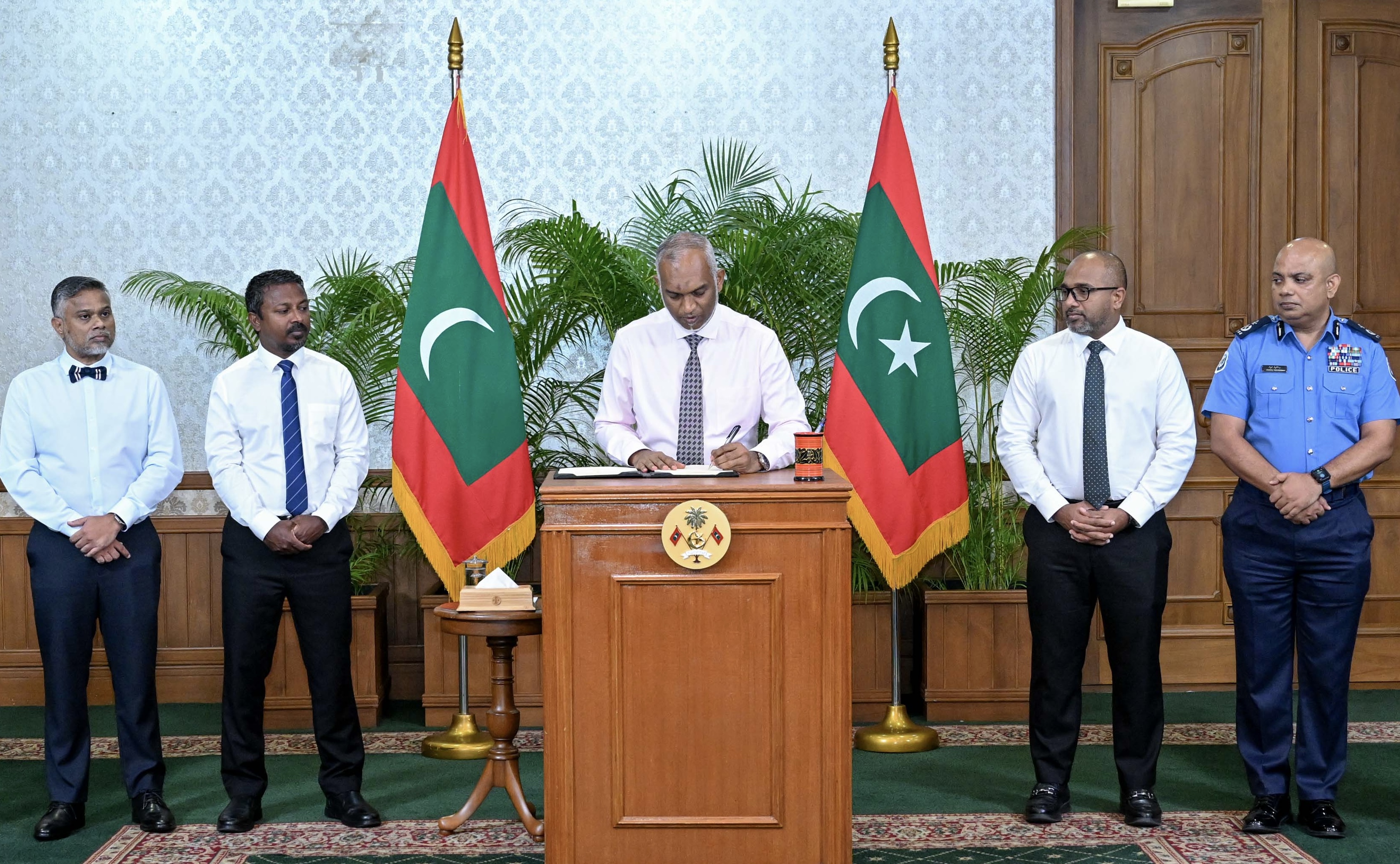 ގޭންގުތަކުން ހިންގާ ކުށްތަކާއި، ނުރައްކާތެރި ކުށްތައް ހުއްޓުވުމުގެ ބިލު ރައީސް ތަޞްދީޤު ކުރަށްވައިފި