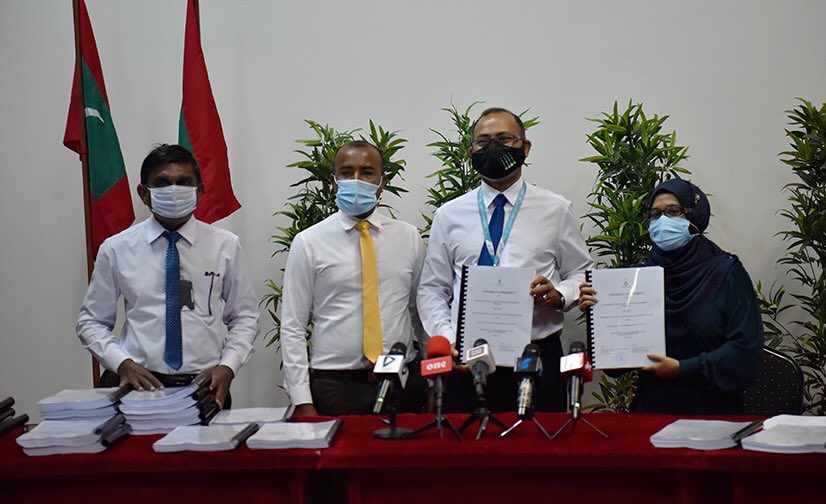 Contract signing ceremony for the Construction of Water and Sewerage facilities in 15 islands and Water facilities in 5 islands. Photo: MWSC