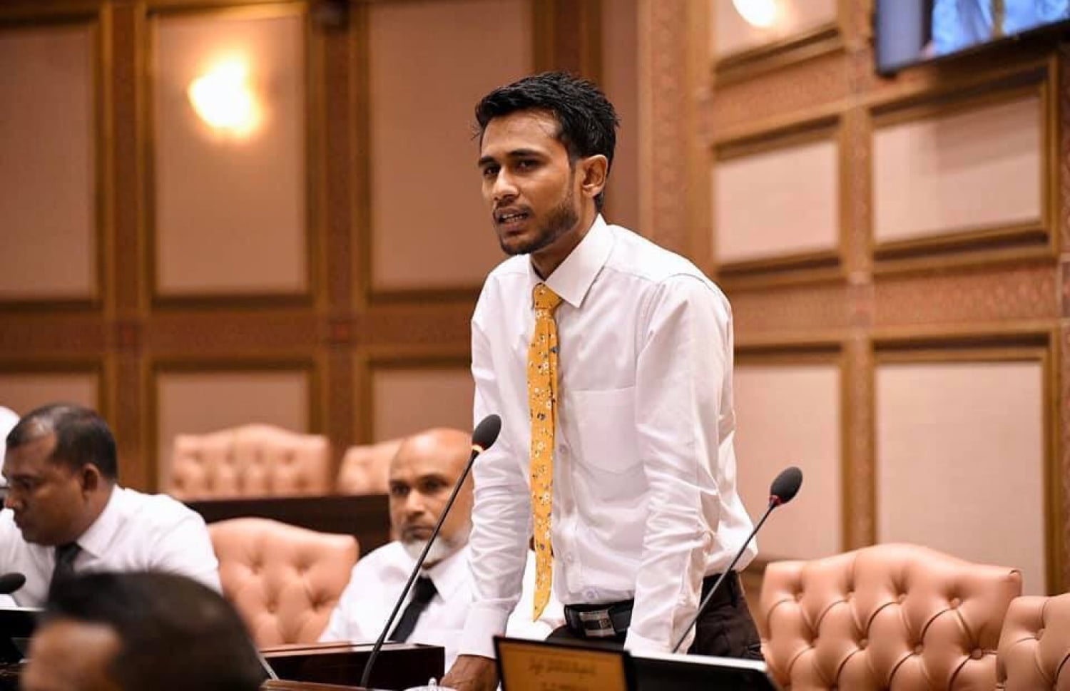 މަޖުބޫރެއް ނުކުރެވޭނެ، މިތިބީ ރައީސް ނަޝީދާއެކު: ފިރުޝާން