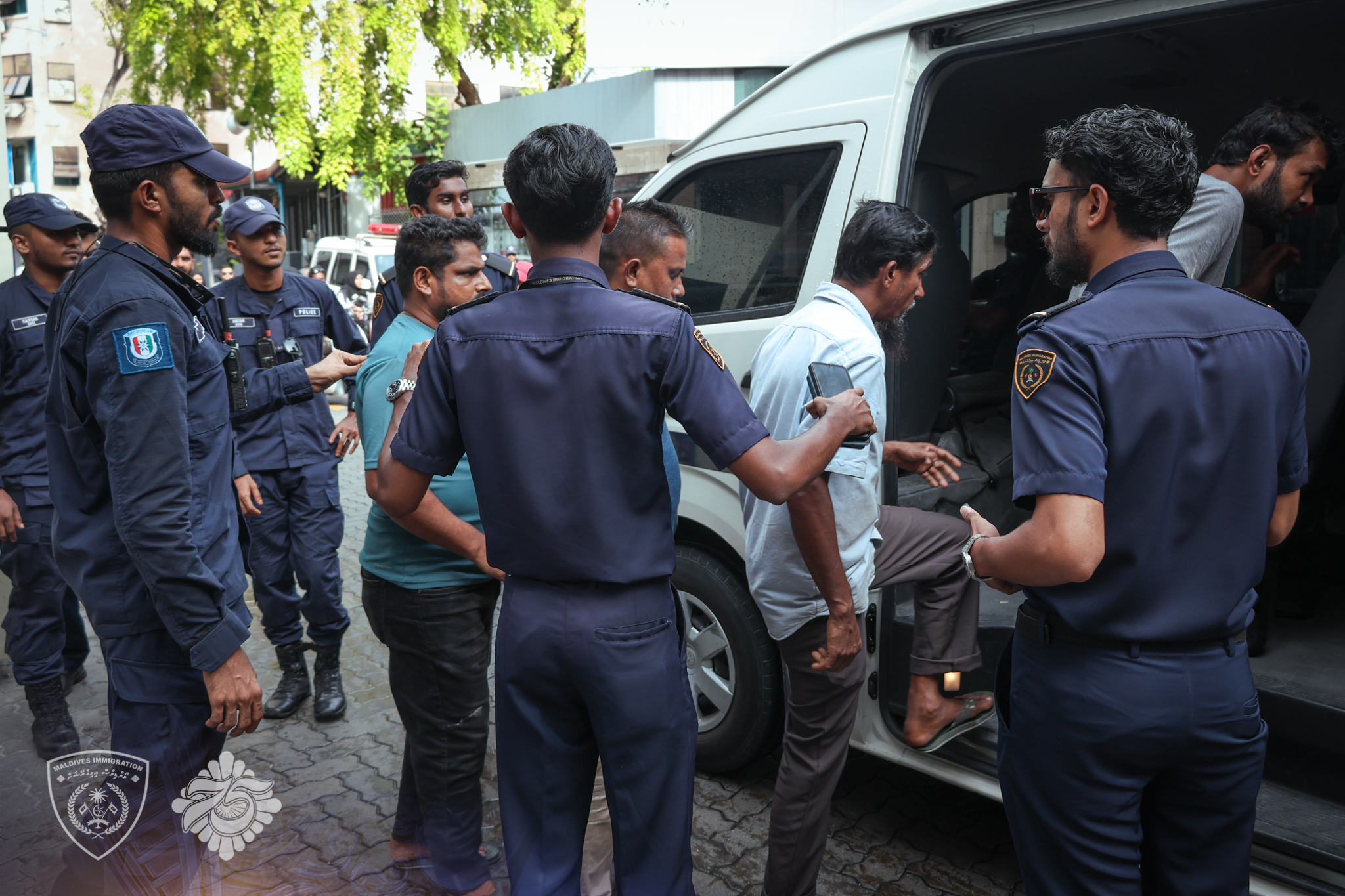 އިމިގްރޭޝަނުން އިއްޔެ ހިންގި ރެއިޑު އޮޕަރޭޝަންގެ ތެރެއިން، ފޮޓޯ: އިމިގްރޭޝަން