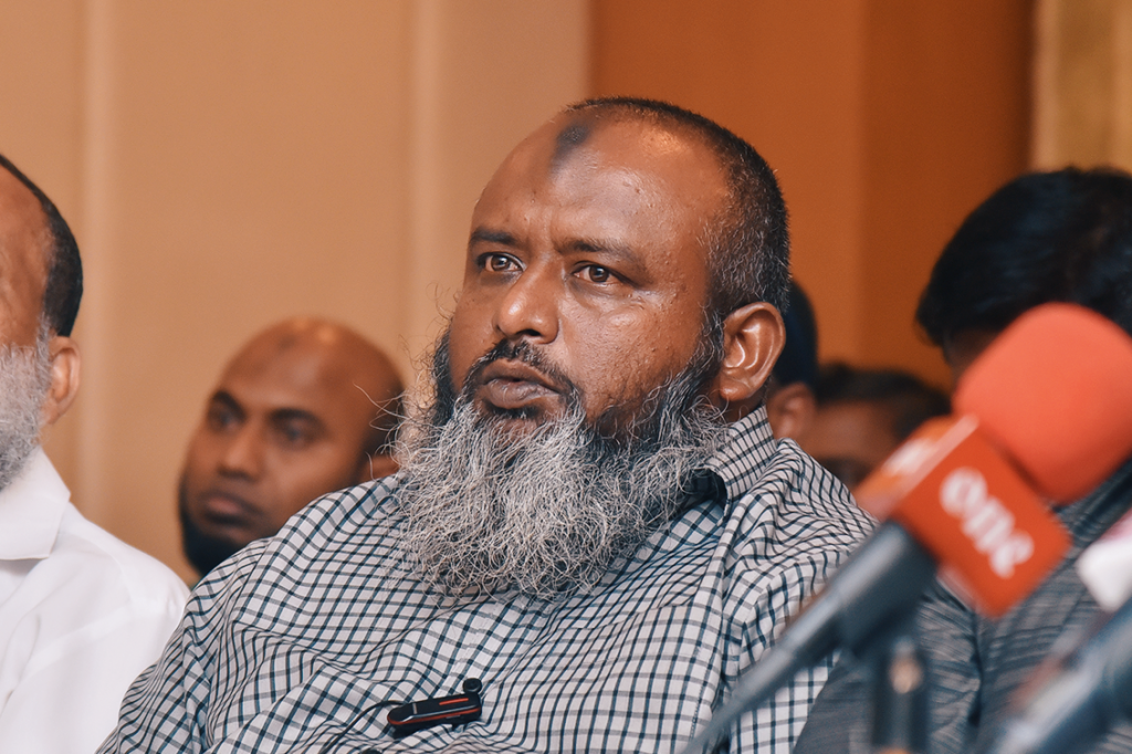 ކަންކަން މެނޭޖުކުރަން ނޭނގުމަކީ ރައްޔިތުންނަށް ދުއްތުރާ ކުރަންޖެހޭ ސަބަބެއް ނޫން: އިޔާޒު