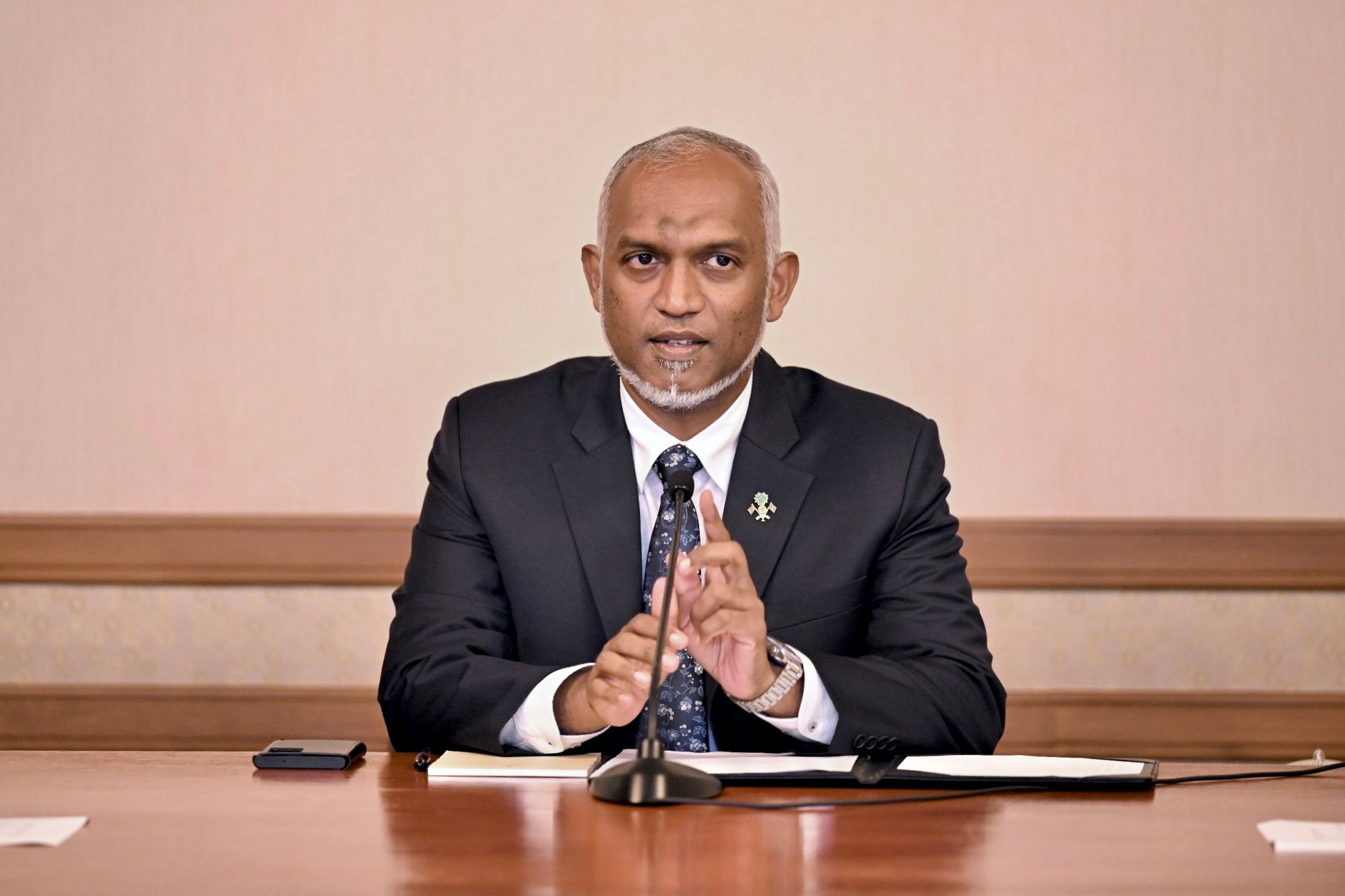 ޑޮލަރު މާރުކުރުމުގެ ޤާނޫނުގެ ސަބަބުން ރައްޔިތުންނަށާއި ކުދި އަދި މެދުފަންތީގެ ވިޔަފާރިވެރިންނަށް ޑޮލަރު ތިޔާގިވާނެ: ރައީސް