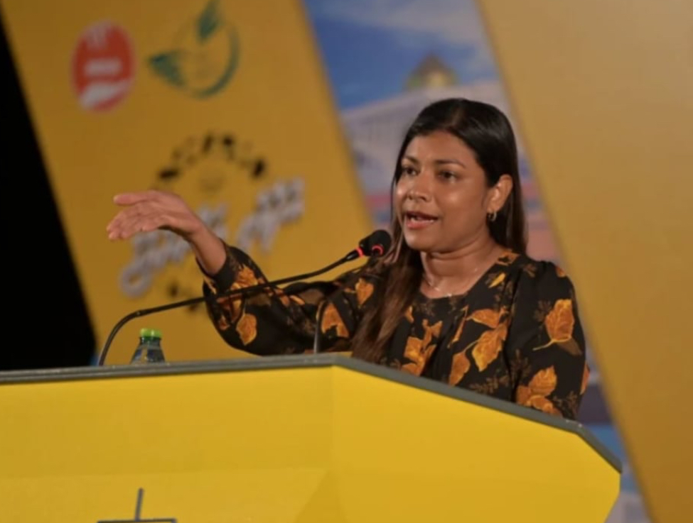 ކުއްޖަކަށް ސިނގިރޭޓު ދޭން އުޅުނު މައްސަލަ ބެލުމަށް ރޮޒެއިނާ ގޮވާލައްވައިފި