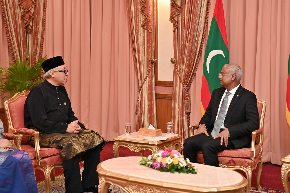 The two discuss after the Malaysian Ambassador presents his letter to the President