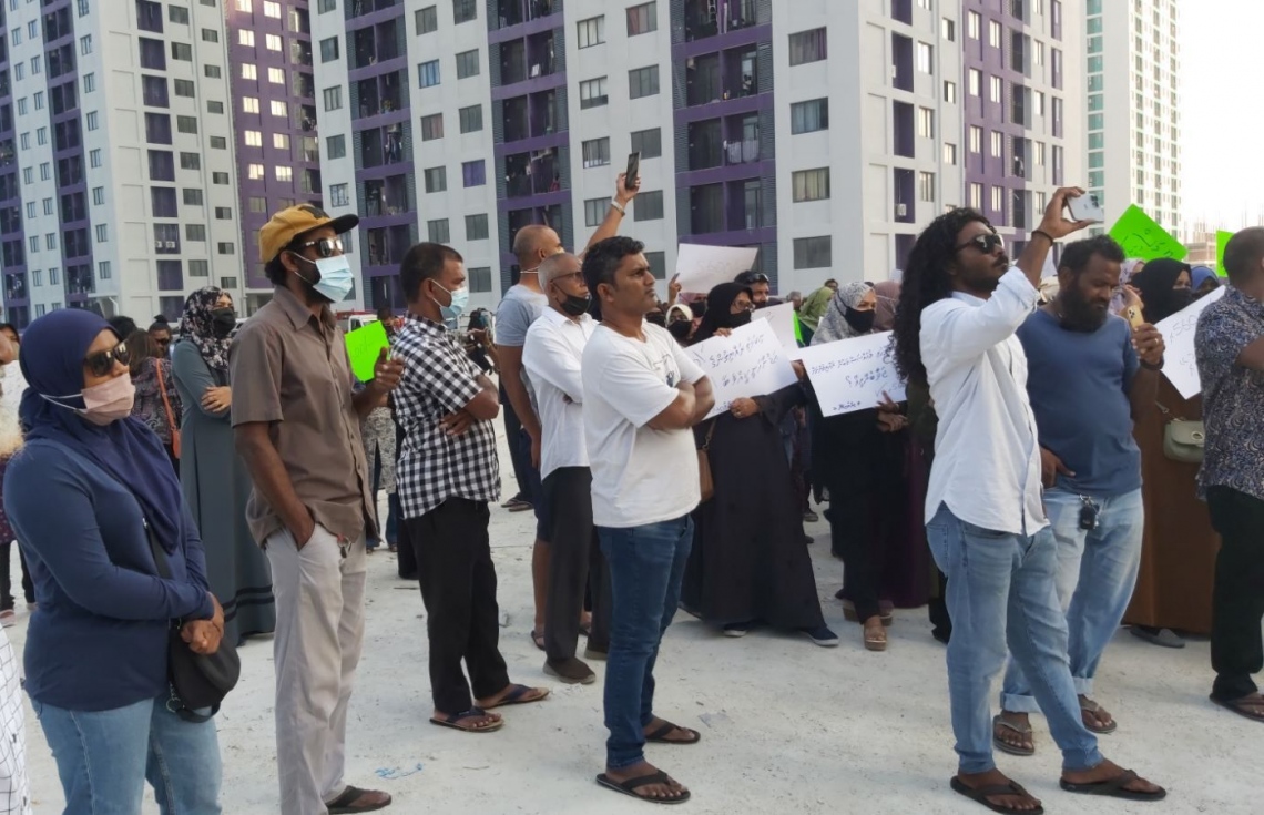 ހިޔާ ފްލެޓްތަކުގެ ފިނިޝިން މުއްދަތު އިތުރު ކުރުމަށް ގޮވާލާ މުޒާހަރާކޮށްފި