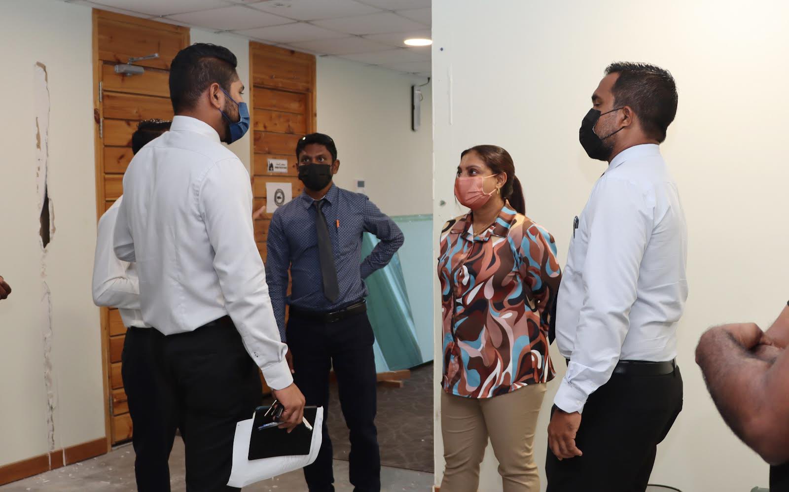 ޢަރަބިއްޔާގެ ވަގުތީ ޢިމާރާތުގެ މަސައްކަތް ހިނގަމުންދާގޮތް މިނިސްޓަރ ބައްލަވާލައްވަނީ