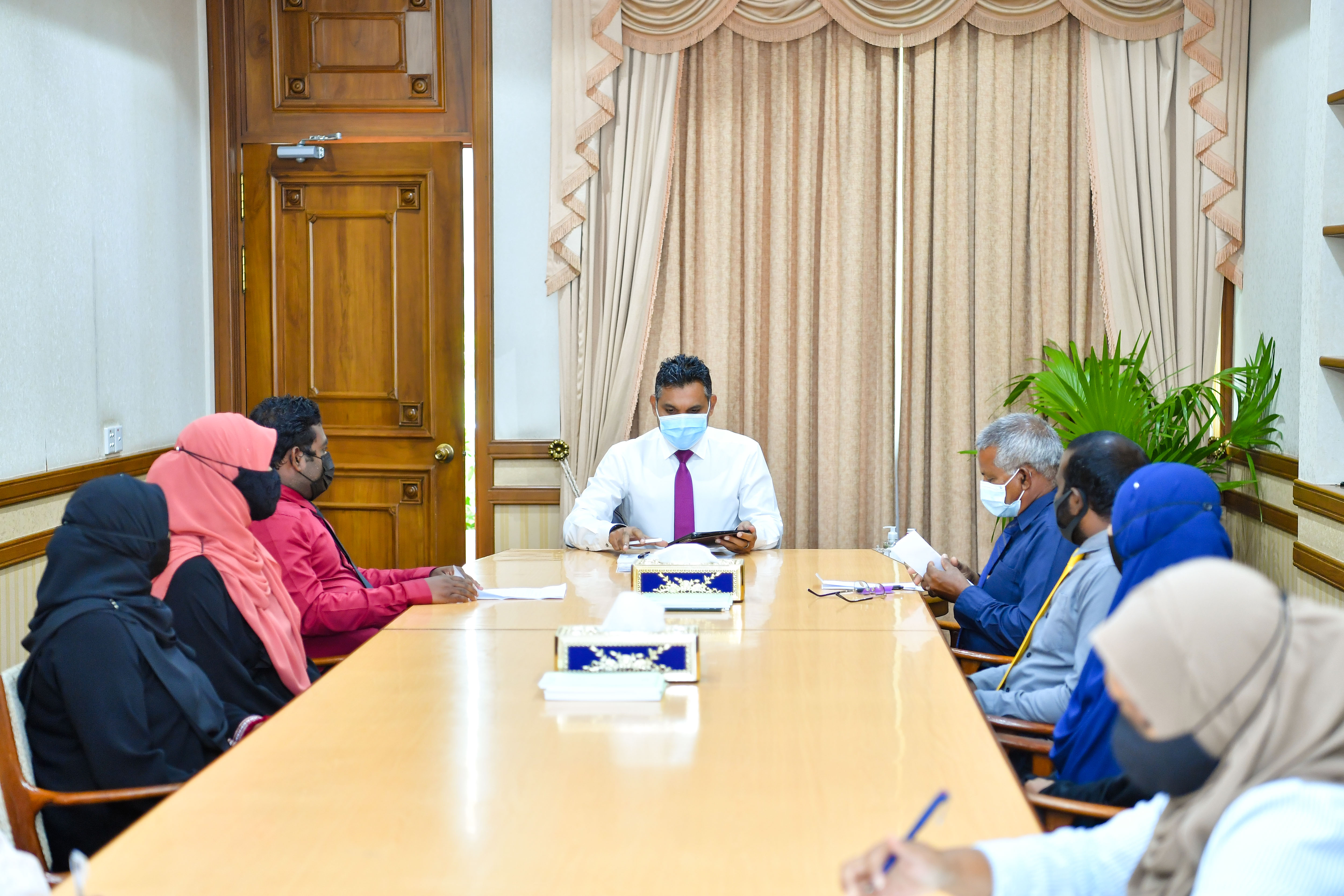 ރައީސުލްޖުމްހޫރިއްޔާގެ ނައިބު ކާށިދޫ ކައުންސިލަރުންނާއި ބައްދަލުކުރައްވައިފި