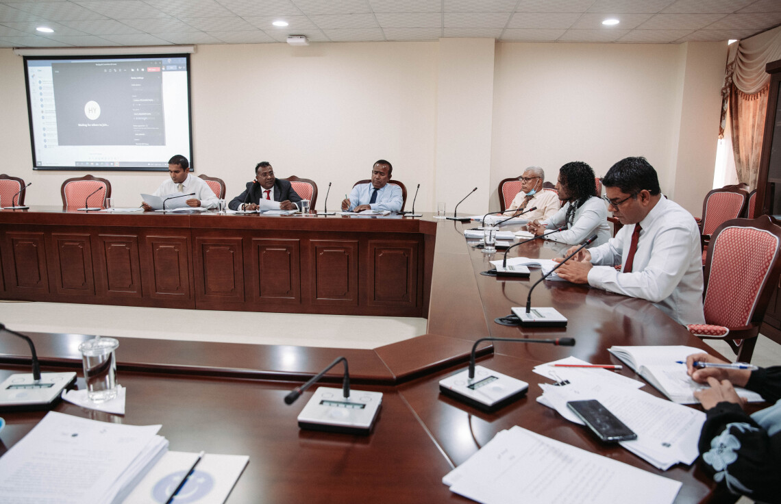 ތަޖުރިބާ ހޯދަން މަޖިލިސް މެމްބަރުން ޔޫކޭއަށް!