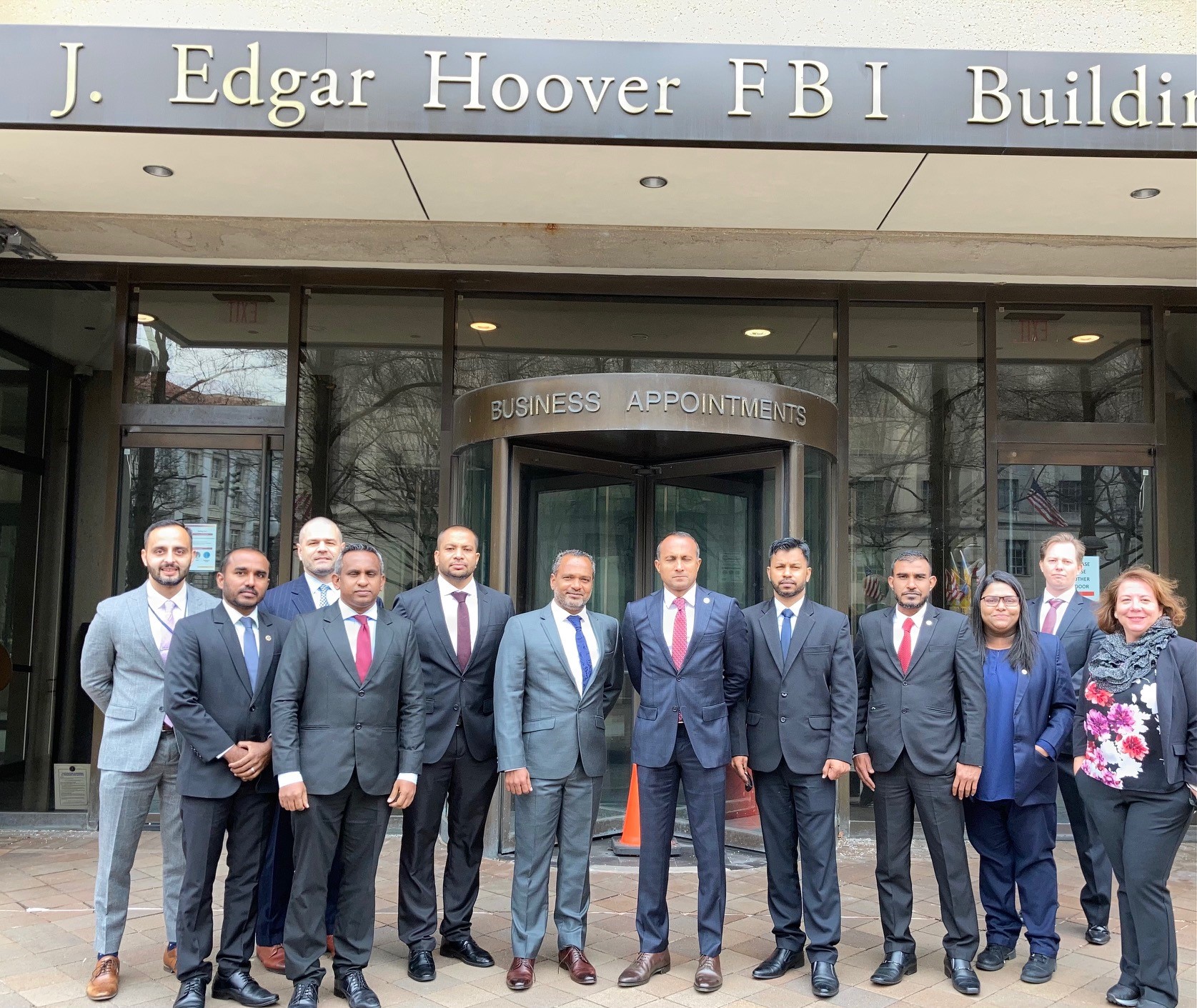 ފުލުހުންގެ އިސްވެރިން އެފްބީއައިއާ ބައްދަލުކޮށްފި