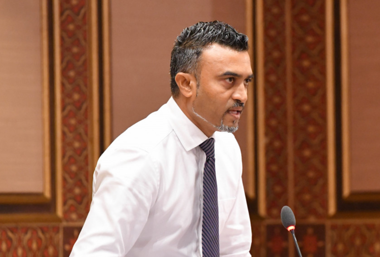 ކައުންސިލަރުންގެ އަދަދު މަދުކުރަން އުޅެނީ ރަނގަޅު ނިޔަތެއްގައެއް ނޫން: ނާޒިލް