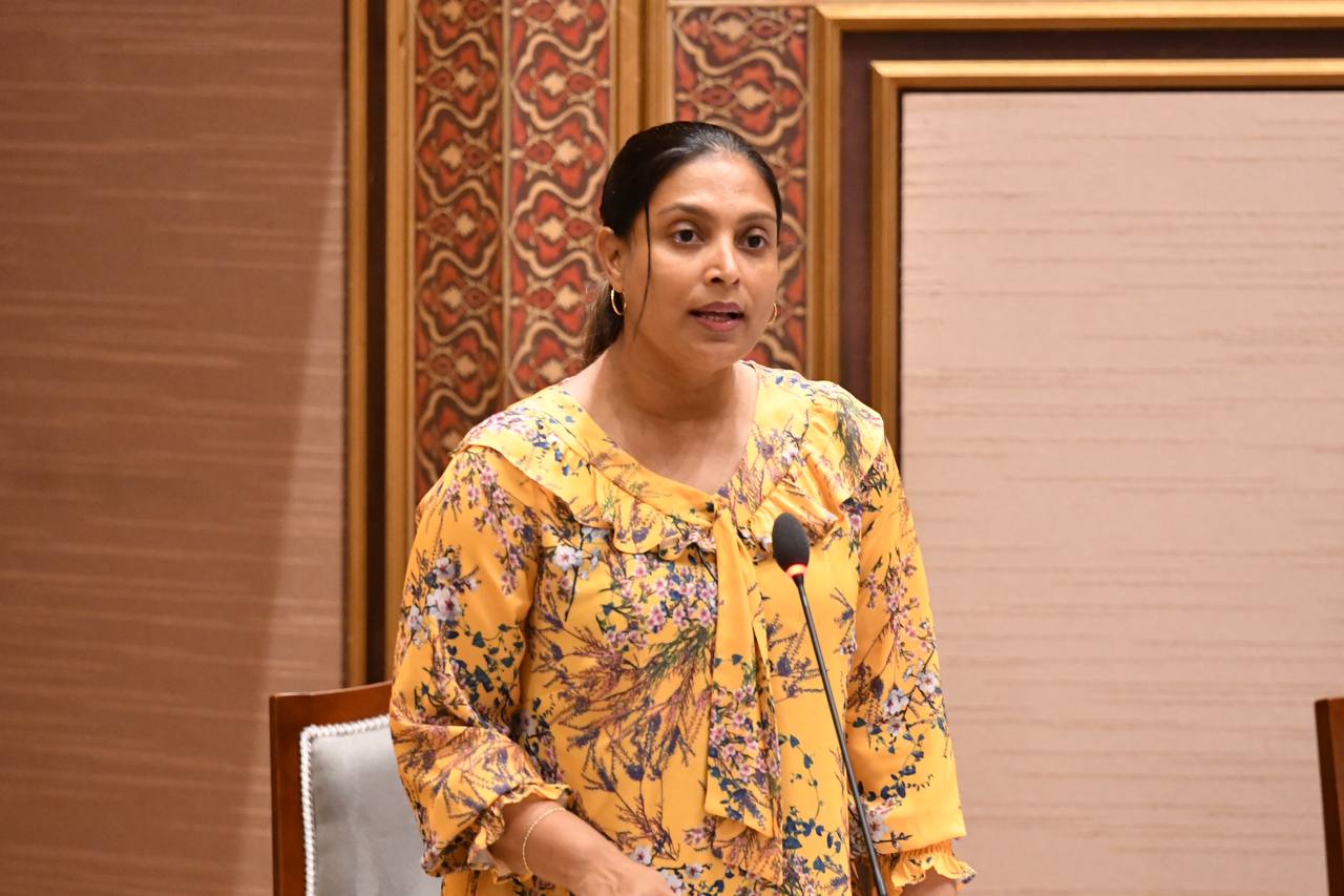 އޯލެވެލްގައި ހުރިހާ ކުދިން ފަސް މާއްދާ ހަދަން މަޖުބޫރު ކުރީ މިސަރުކާރުން: މިނިސްޓަރ