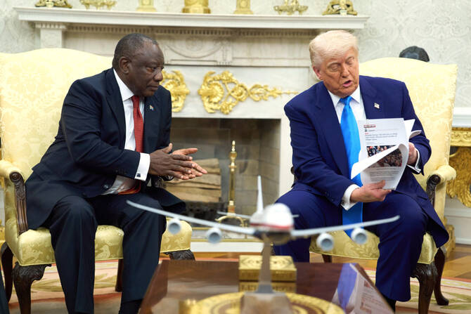 the White House on May 21, 2025, with pictures of supposed killings of white Africans. (AP Photo)
