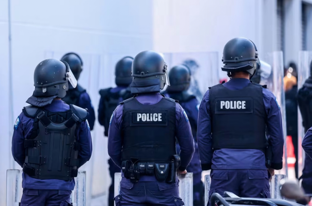 ފުލުހުންގެ އޮޕަރޭޝަނަކާ ގުޅިގެން މާލޭގެ އެކި ސަރަހައްދުތައް ބަންދު ކުރަނީ