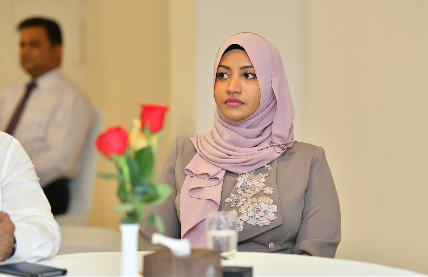 ޕްރޮޖެކްތައް ހިންގިޔަސް ދަތުރުފަތުރުގެ ނިޒާމު ވަރުގަދަ ނުކޮށް ގައުމު ކުރިއަކަށް ނުދާނެ: ނަހުލާ