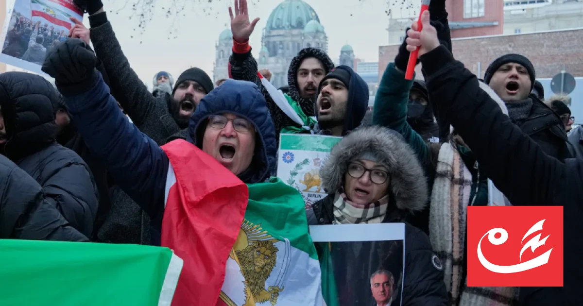 Iranian Army vows to protect public property amid unrest