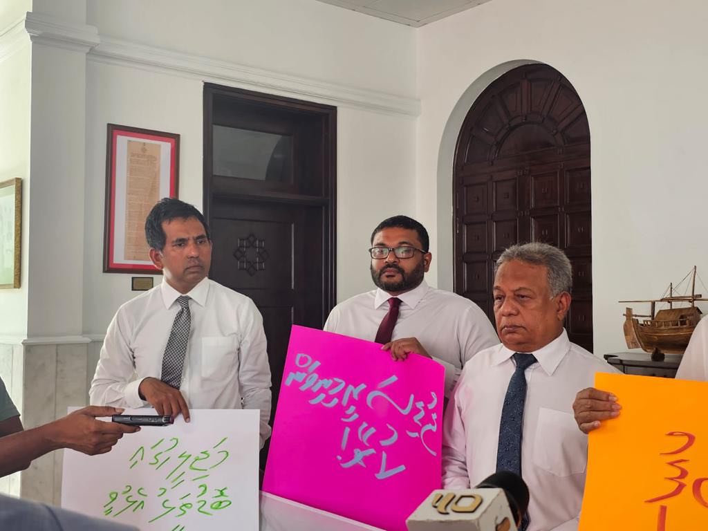 ޖަލްސާ ނުބޭއްވިޔަސް މާދަމާ މަޖިލީހުގެ ތަޅުމަށް ވަންނާނަން: އިދިކޮޅު