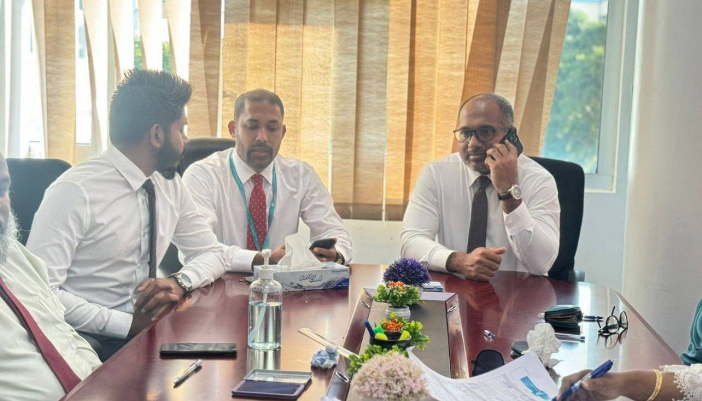 އައިޑީކާޑު ހަދާ އޮފީހުގެ މަސައްކަތްތައް ނޫސްވެރިންނަށް ދައްކާލަނީ