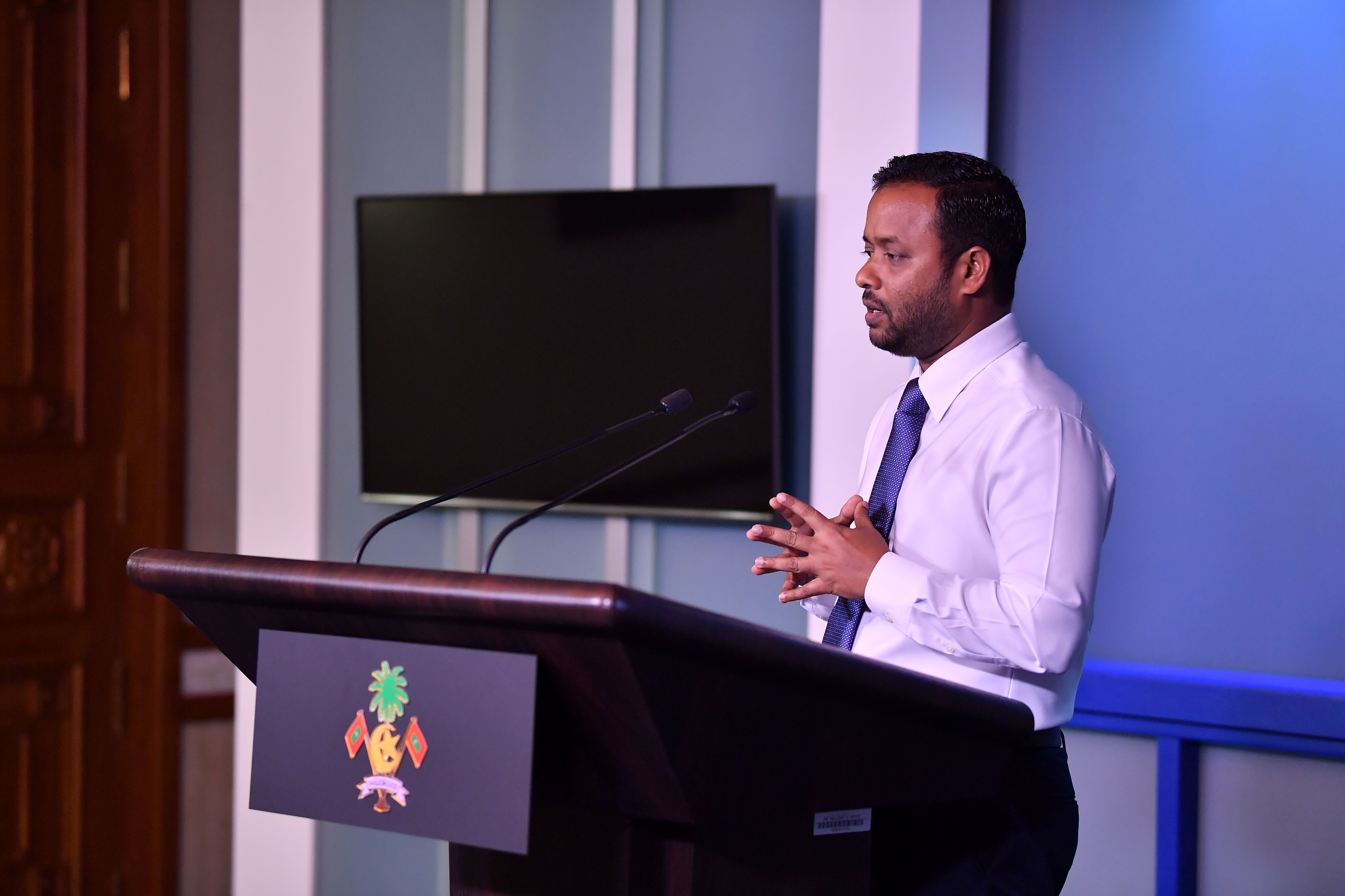 Construction Minister Dr. Abdulla Muththalib briefing the press at the Presidential Office today