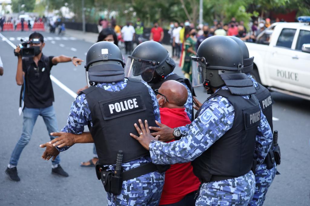 ފުލުހުންގެ އަމަލުތަކާއި ގުޅިގެން އދ.ގެ ރެޕަޓުއާ ކަންބޮޑުވުން ފާޅުކުރައްވައިފި
