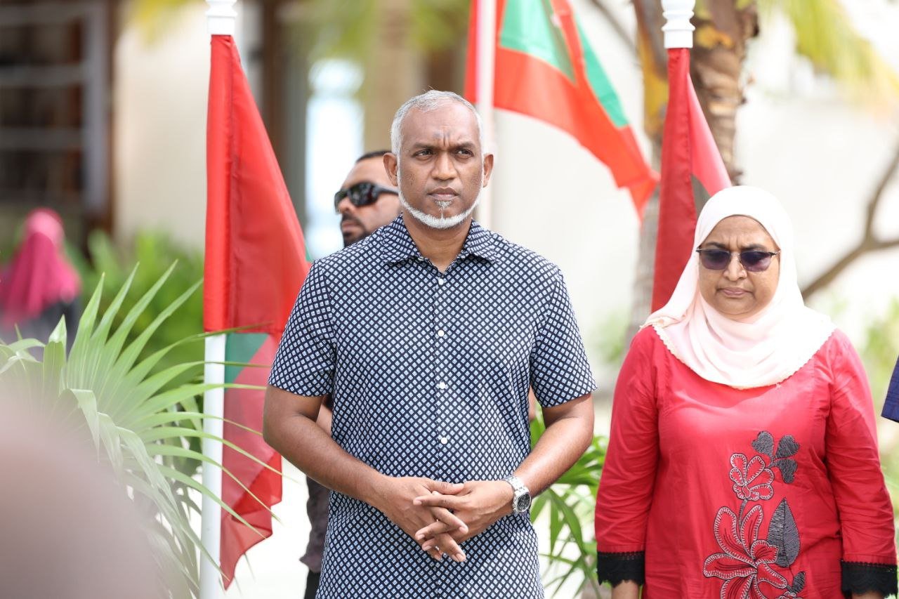 ރައީސް މުޢީއްޒުގެ އަރިހުގައި އާޒިމާ