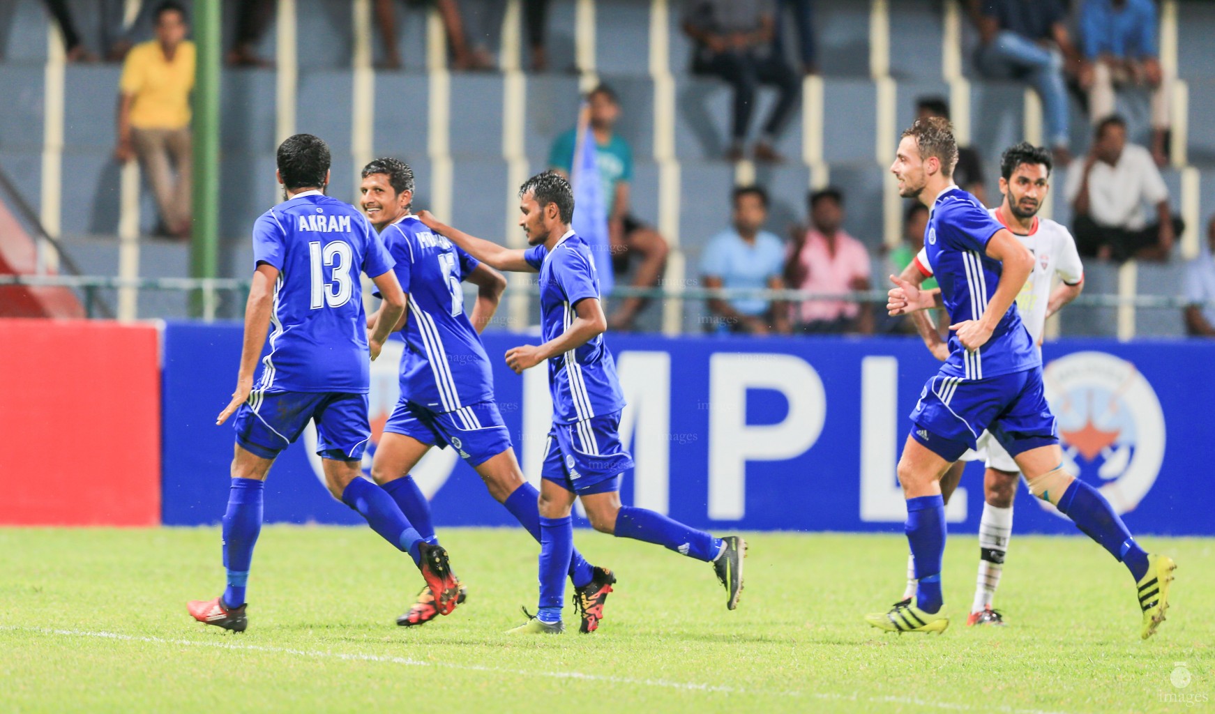 ދިވެހި ޕްރިމިއާ ލީގުގައި ވާދަކުރުމުގެ ފުރުސަތު ނިއުރޭޑިއަންޓަށް