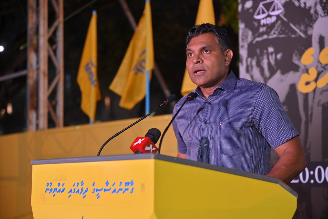 ވަކި ޕާޓީއެއްގެ މެންބަރަކަށްވީތީ ވަޒީފާއިން ވަކިކުރުން ބަލައެއް ނުގަނެވޭ: ފައިސަލް