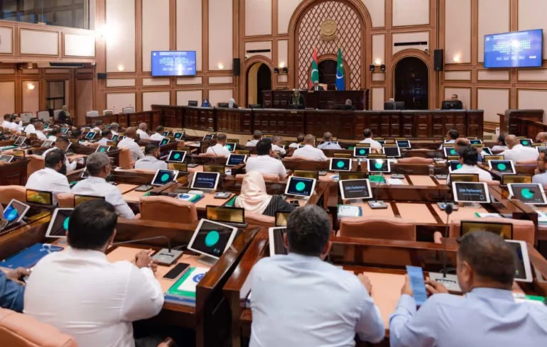 Parliament approves amendment to revoke MP seats for Party Switching